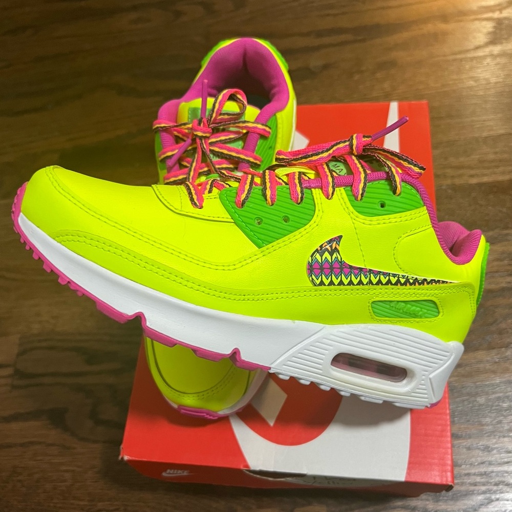 Nike Air Max 90 LTR (GS) | Color-Volt/Multi-Color/Fire Pink
